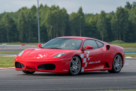 Jazda za kierownicą Ferrari F430 po torze (2 okrążenia)