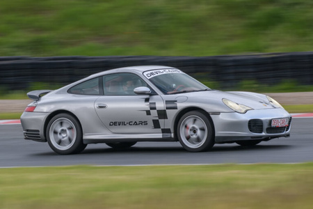 Driving behind the wheel of a Porsche 911 around the track (4 laps)