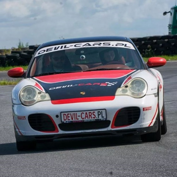 Mit einem Porsche 911 über die Rennstrecke fahren (3 Runden)